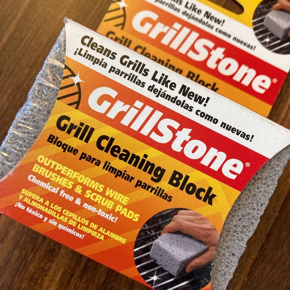 NWT BBQ Shaker + GrillStone Cleaning Block - Picture 2 of 4